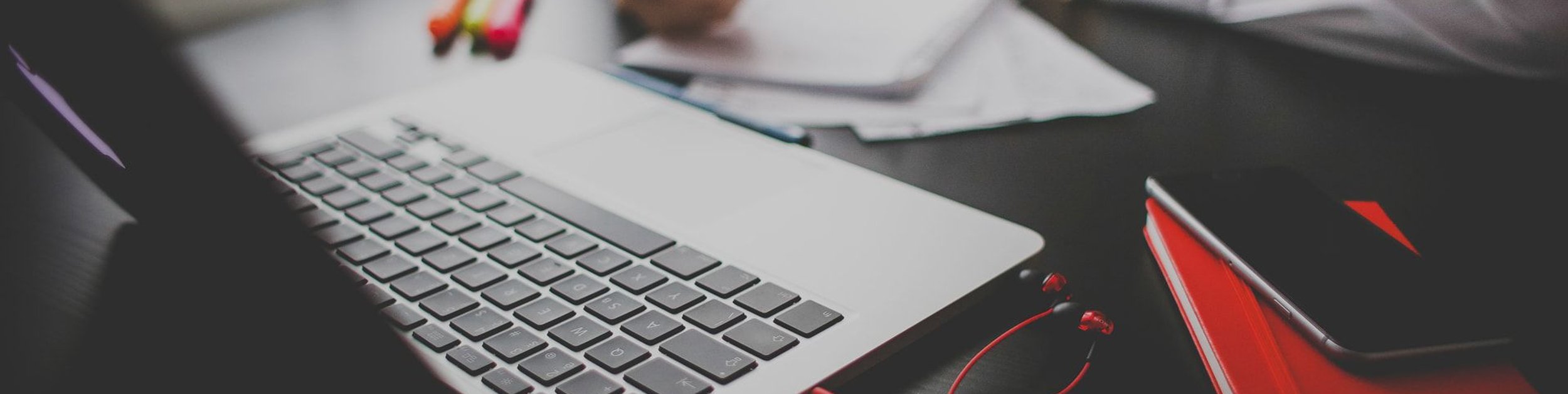 Bureau de travail pour la création de site internet professionnel